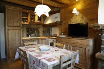 Kitchen of rental accommodation for tasting local products 